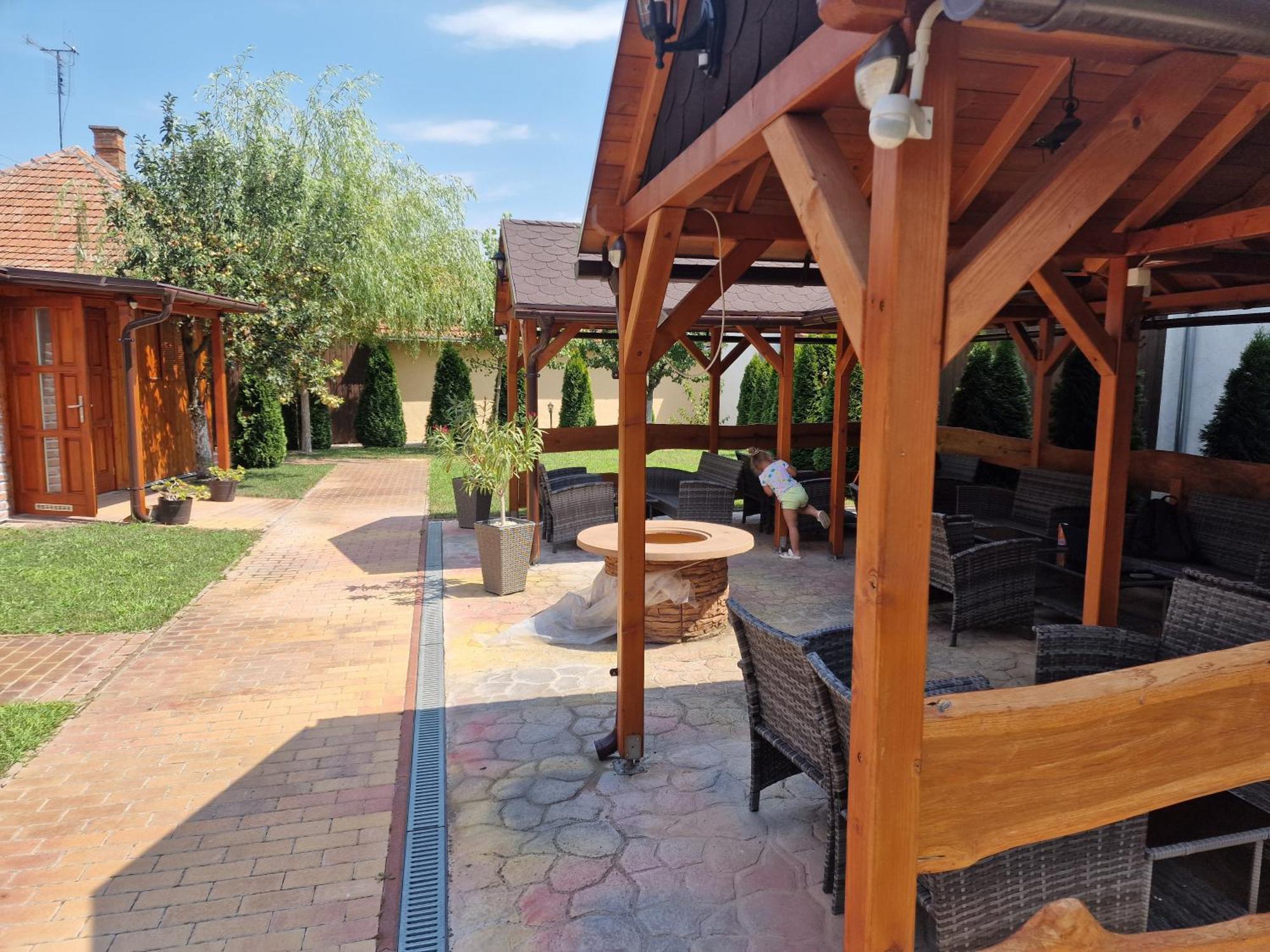 Holiday Apartmanhaz Gyula Εξωτερικό φωτογραφία