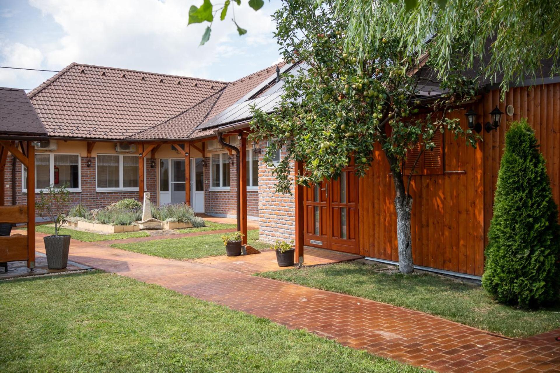 Holiday Apartmanhaz Gyula Εξωτερικό φωτογραφία
